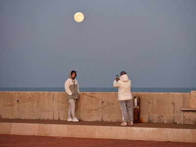 Photographing the moon