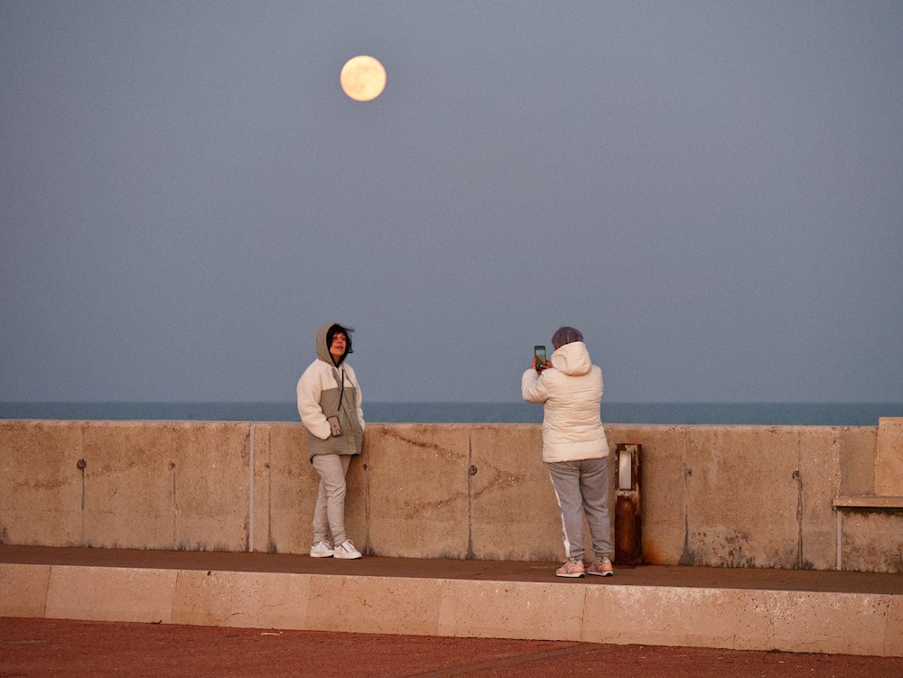 Photographing the moon
